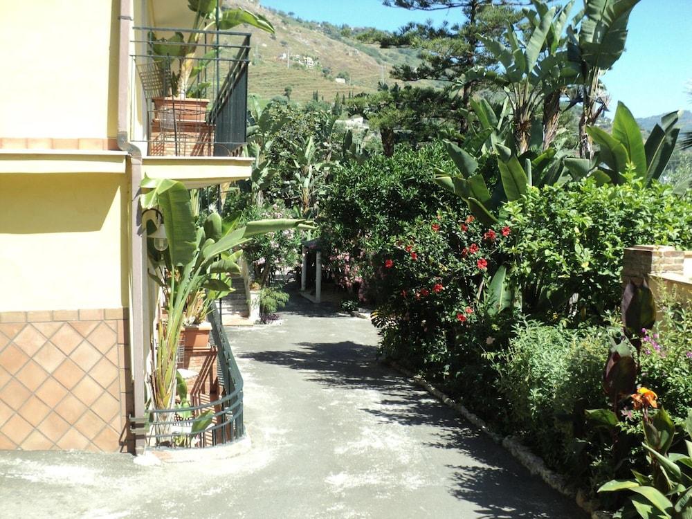 Hotel Baia Delle Sirene Таормина Екстериор снимка