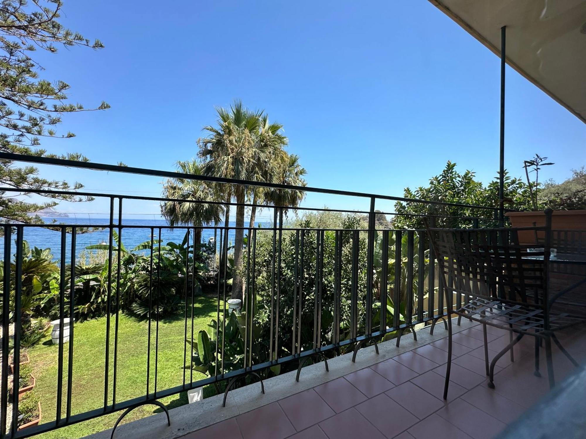 Hotel Baia Delle Sirene Таормина Екстериор снимка