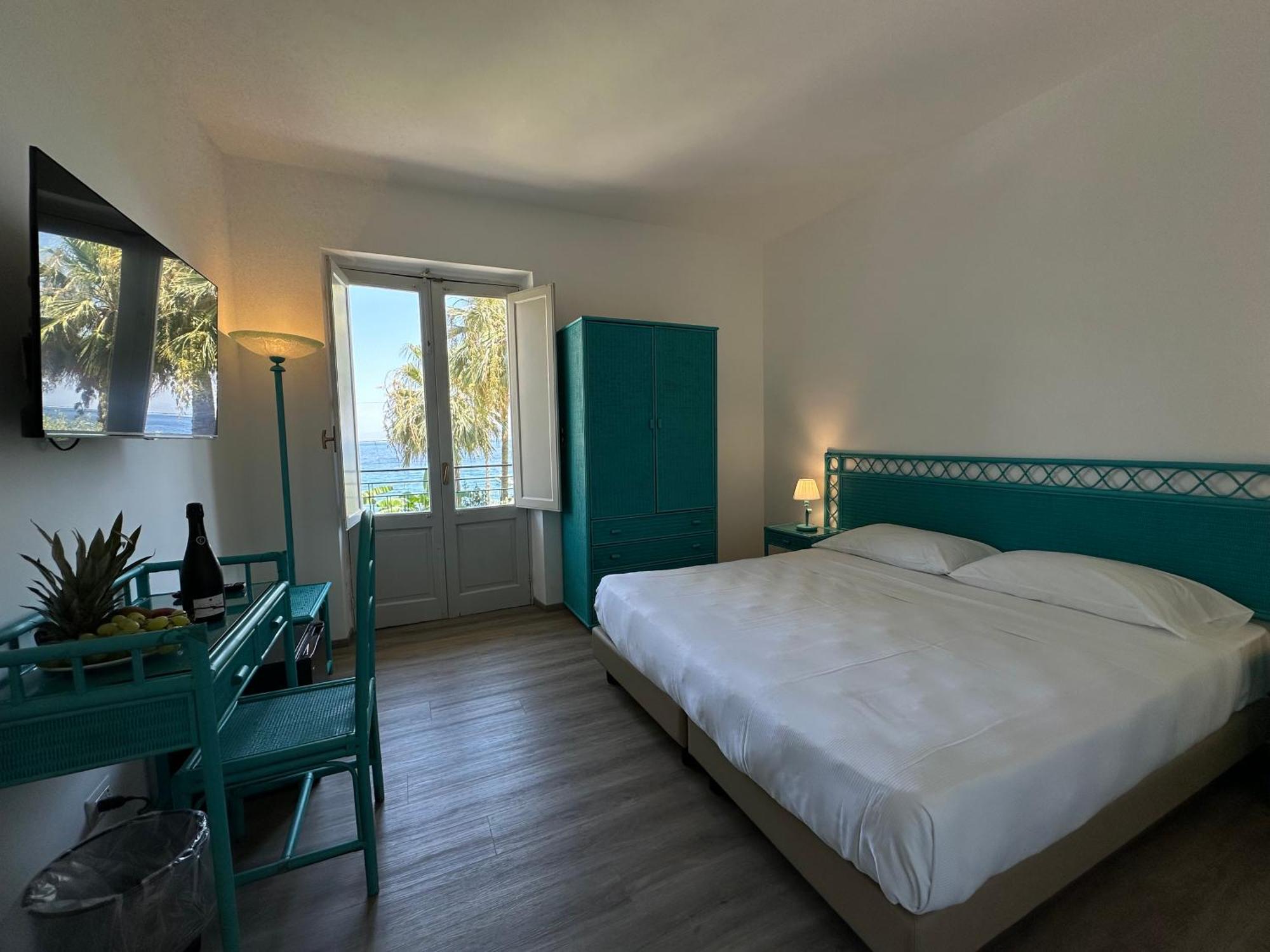Hotel Baia Delle Sirene Таормина Екстериор снимка